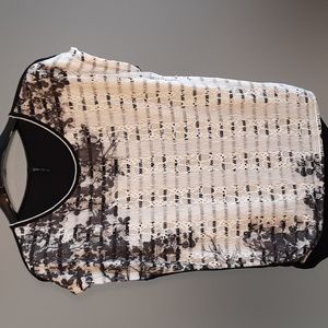 Edista top. Short Sleeve Black & White Top, Lace Front, Round Ne…